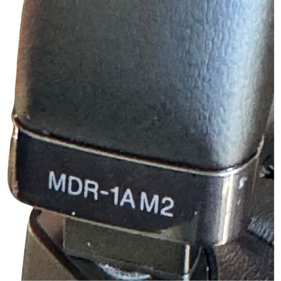 Sony MDR1AM2 Wired High Resolution Audio Black Overhead Over Ear Headphones. - Picture 9 of 14